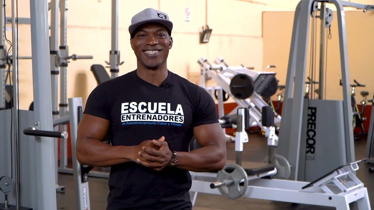 Foto del entrenador Juan Gómez, experto en Juan tiene un enfoque integral para el entrenamiento, con especialización en entrenamiento HIIT y nutrición deportiva. Su objetivo es ayudarte a alcanzar tu máximo potencial físico.